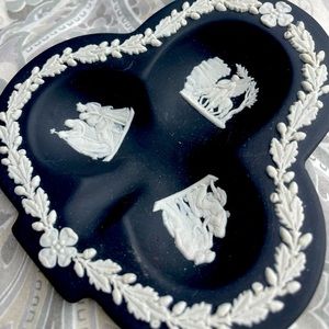 Black wedge-wood small tray